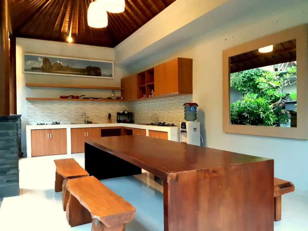 Hotel The New Moon Seminyak 0*,